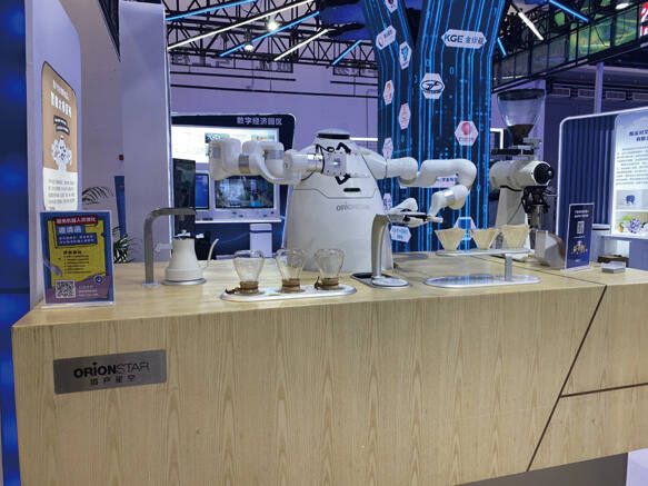 How much does a new generation of welcoming and guiding robot cost(Hình ảnh2) 1 (17).jpg
